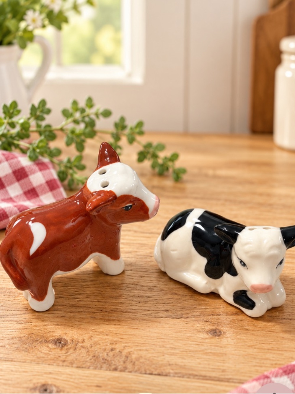 Cracker Barrel Mimi Brown and Black Cow Salt and Pepper Shakers